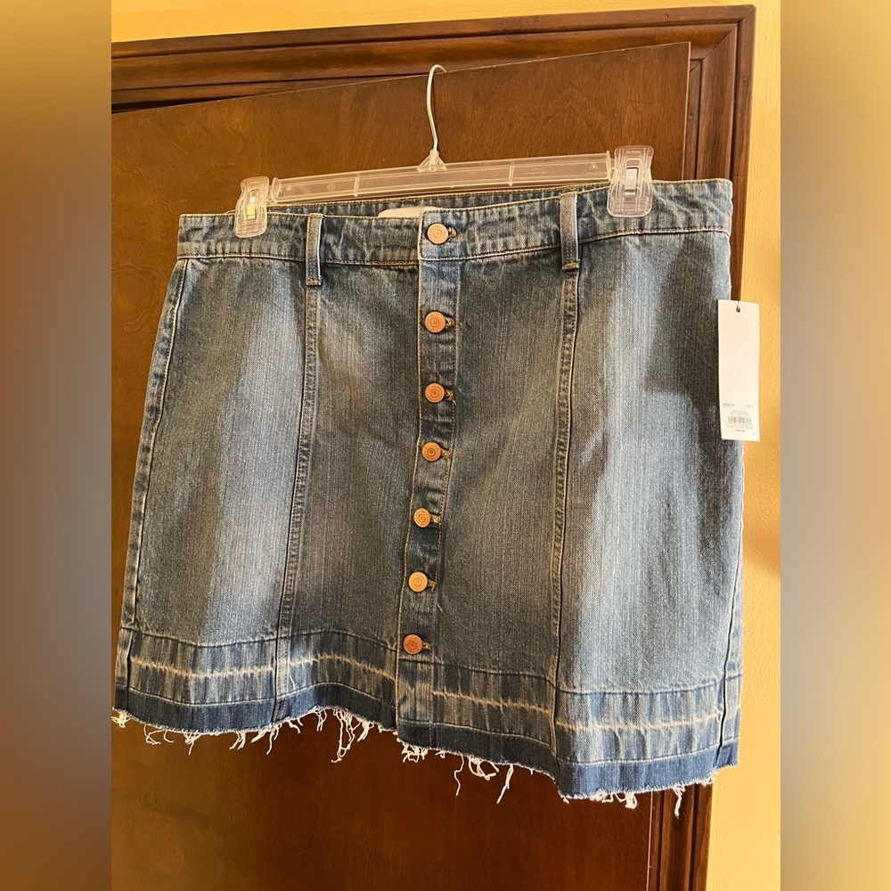 Sonoma button front skirt. Size 14. NWT